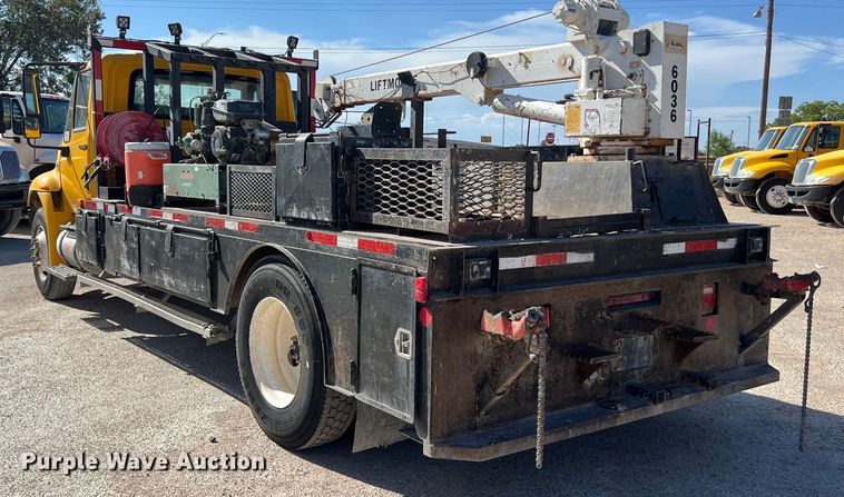 image for item DO2435 2013 International  DuraStar 4300 flatbed truck with crane