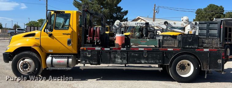 image for item DO2435 2013 International  DuraStar 4300 flatbed truck with crane