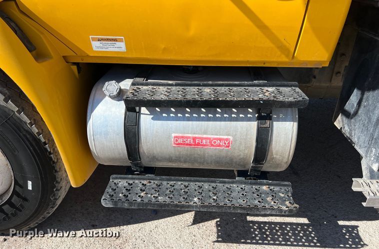 image for item DO2435 2013 International  DuraStar 4300 flatbed truck with crane