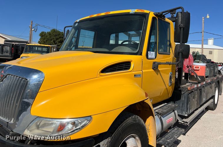 image for item DO2435 2013 International  DuraStar 4300 flatbed truck with crane