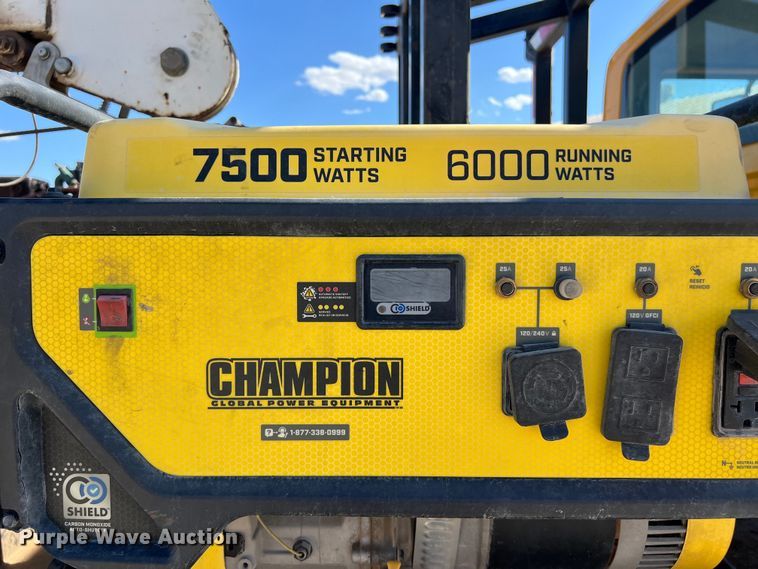 image for item DO2435 2013 International  DuraStar 4300 flatbed truck with crane