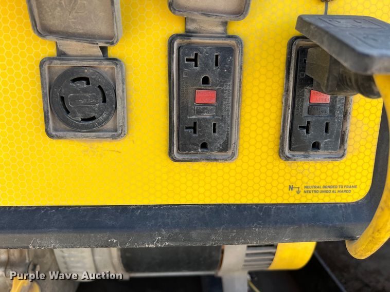 image for item DO2435 2013 International  DuraStar 4300 flatbed truck with crane