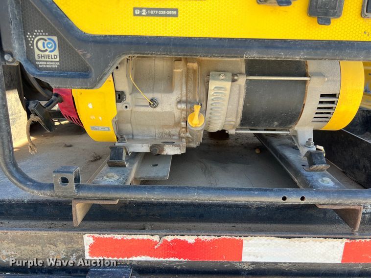 image for item DO2435 2013 International  DuraStar 4300 flatbed truck with crane