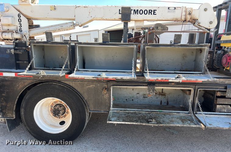 image for item DO2435 2013 International  DuraStar 4300 flatbed truck with crane