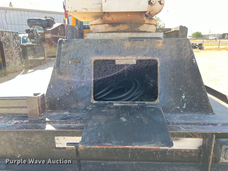 image for item DO2435 2013 International  DuraStar 4300 flatbed truck with crane