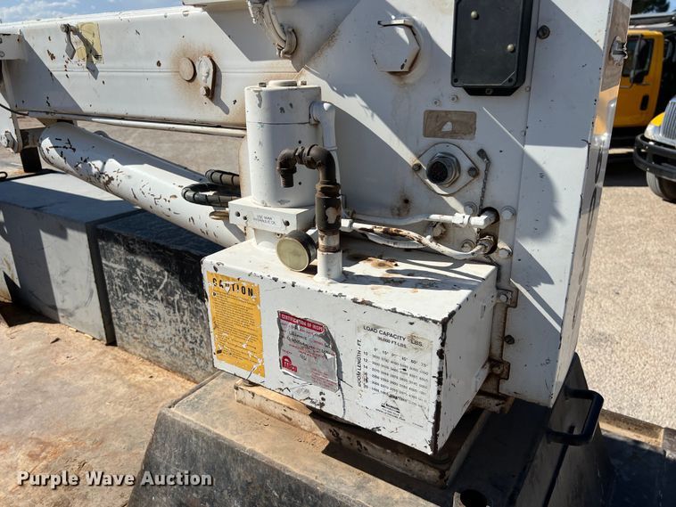 image for item DO2435 2013 International  DuraStar 4300 flatbed truck with crane