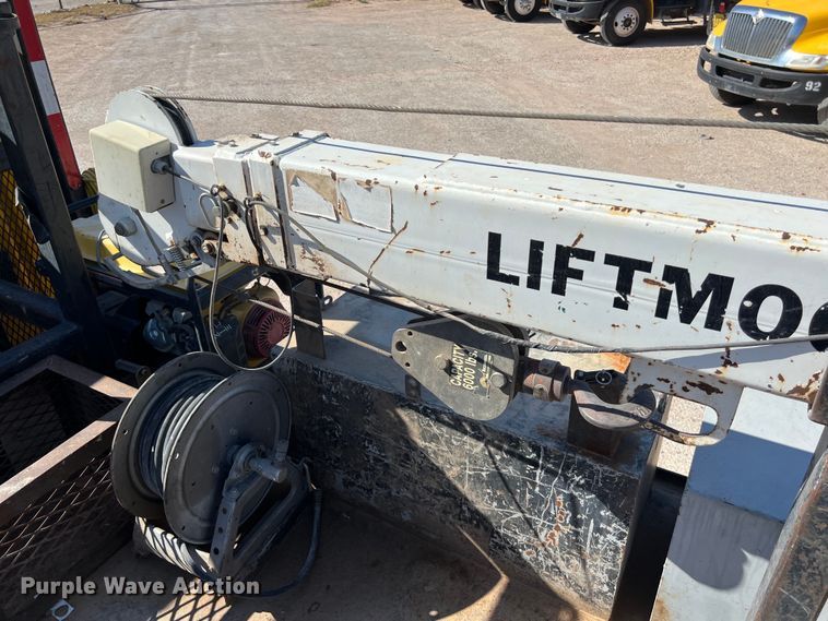 image for item DO2435 2013 International  DuraStar 4300 flatbed truck with crane