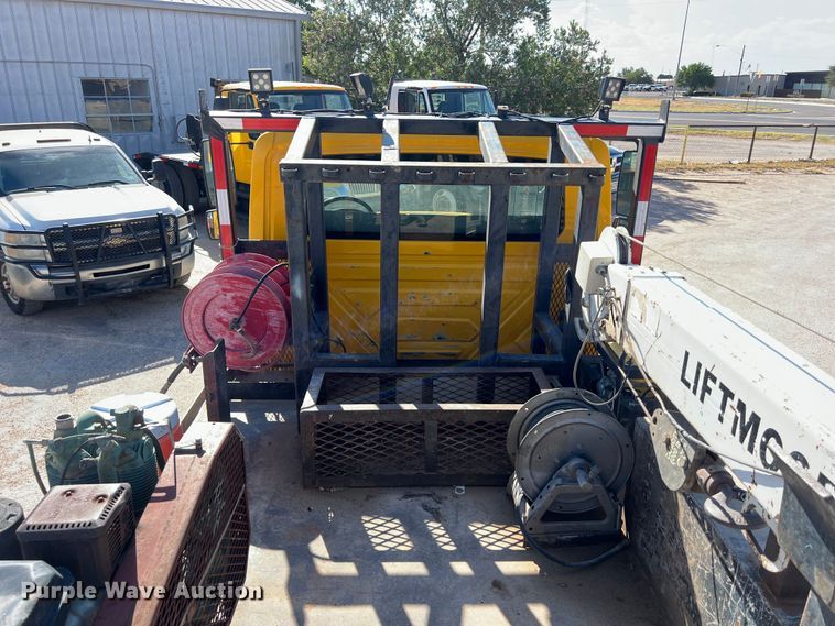 image for item DO2435 2013 International  DuraStar 4300 flatbed truck with crane