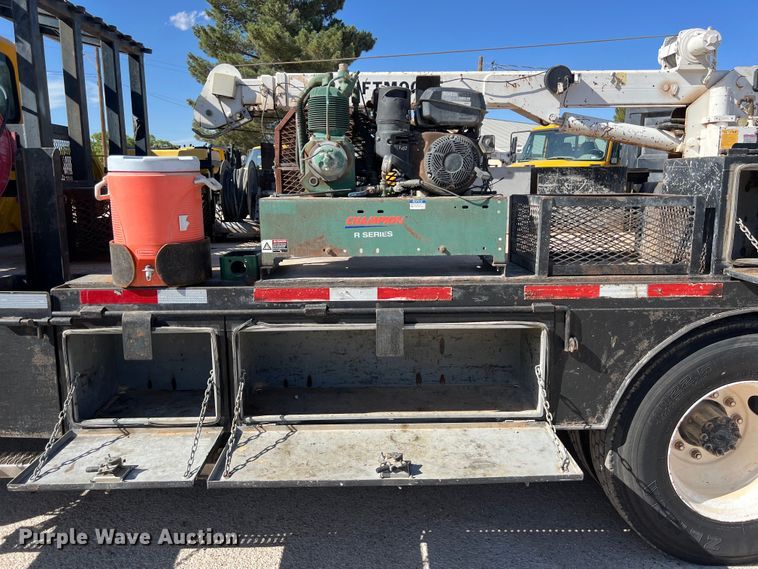 image for item DO2435 2013 International  DuraStar 4300 flatbed truck with crane