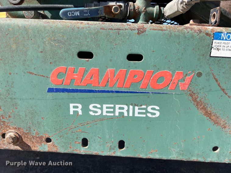 image for item DO2435 2013 International  DuraStar 4300 flatbed truck with crane