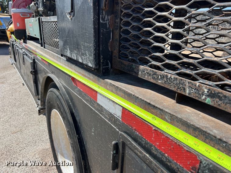 image for item DO2435 2013 International  DuraStar 4300 flatbed truck with crane