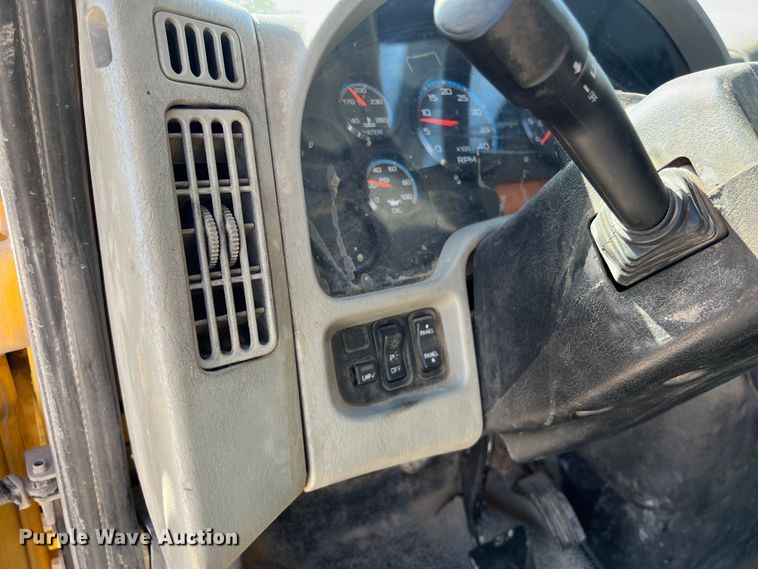 image for item DO2435 2013 International  DuraStar 4300 flatbed truck with crane