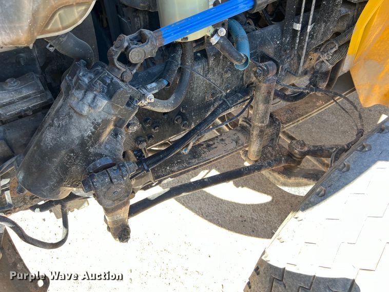 image for item DO2435 2013 International  DuraStar 4300 flatbed truck with crane