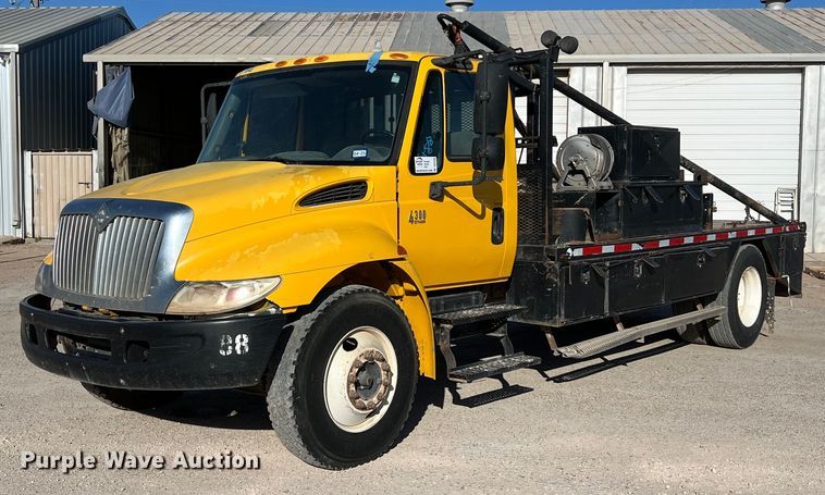 image for item DO2436 2007 International  4300 winch truck