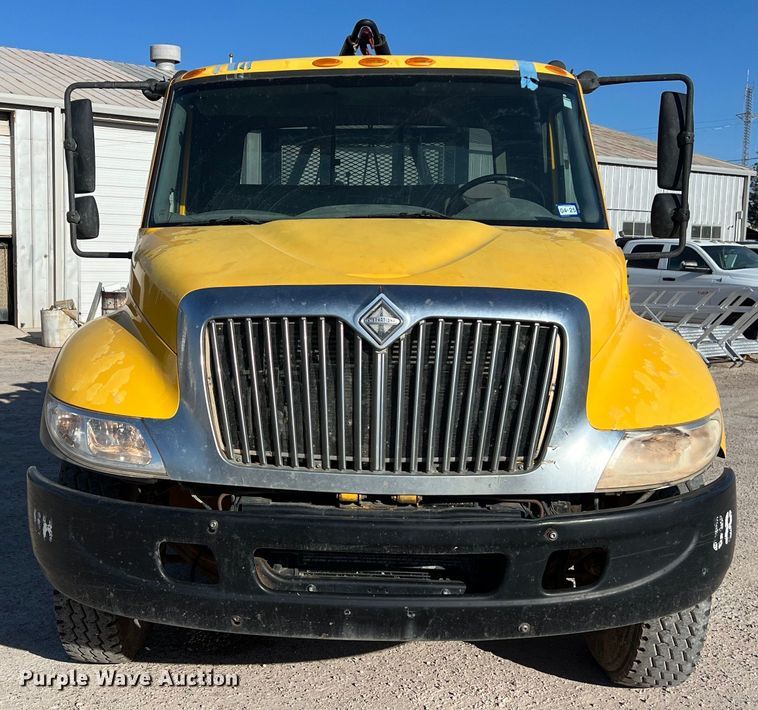 image for item DO2436 2007 International  4300 winch truck