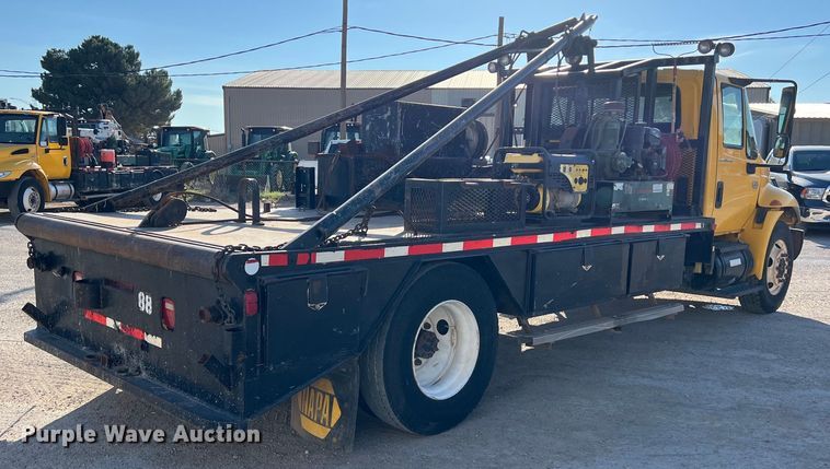 image for item DO2436 2007 International  4300 winch truck