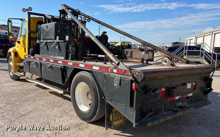 image for item DO2436 2007 International  4300 winch truck