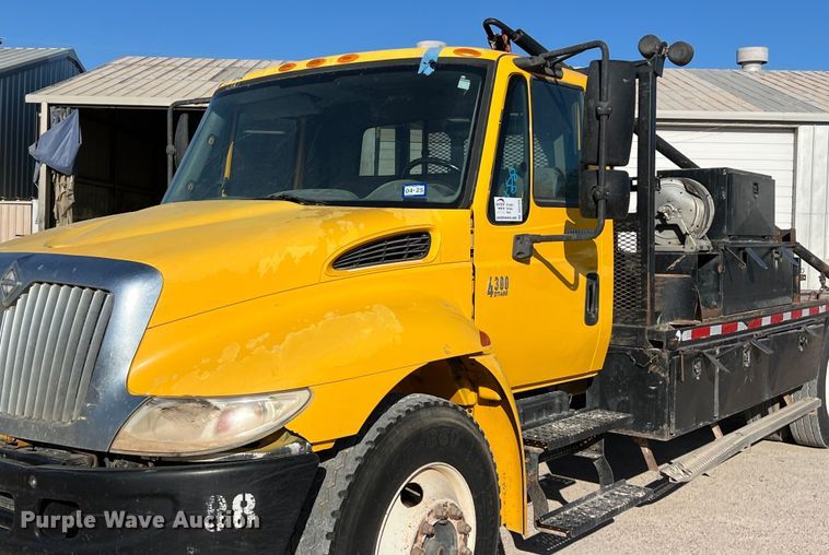 image for item DO2436 2007 International  4300 winch truck