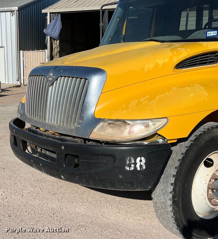 image for item DO2436 2007 International  4300 winch truck