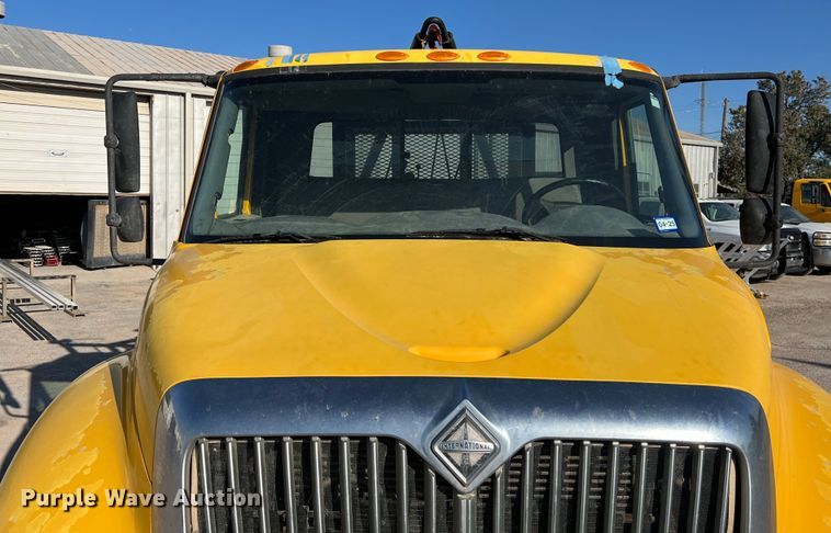 image for item DO2436 2007 International  4300 winch truck