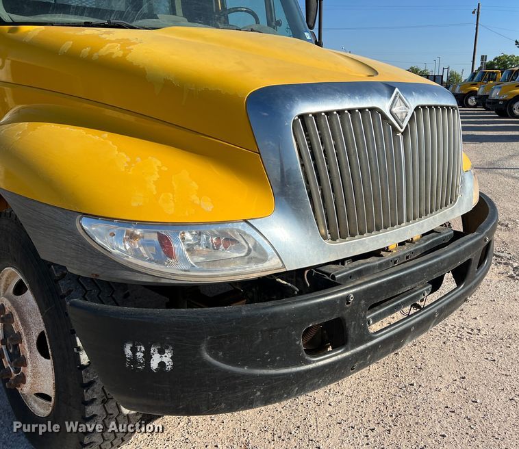 image for item DO2436 2007 International  4300 winch truck