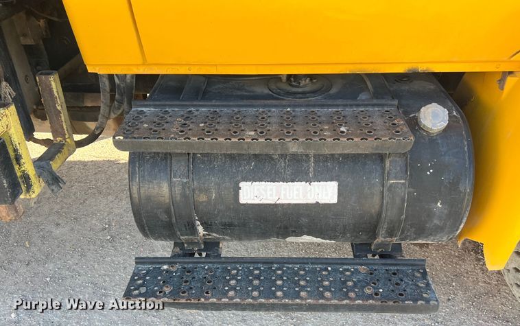 image for item DO2436 2007 International  4300 winch truck