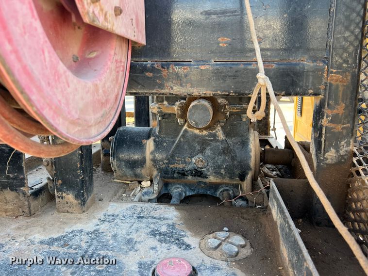 image for item DO2436 2007 International  4300 winch truck