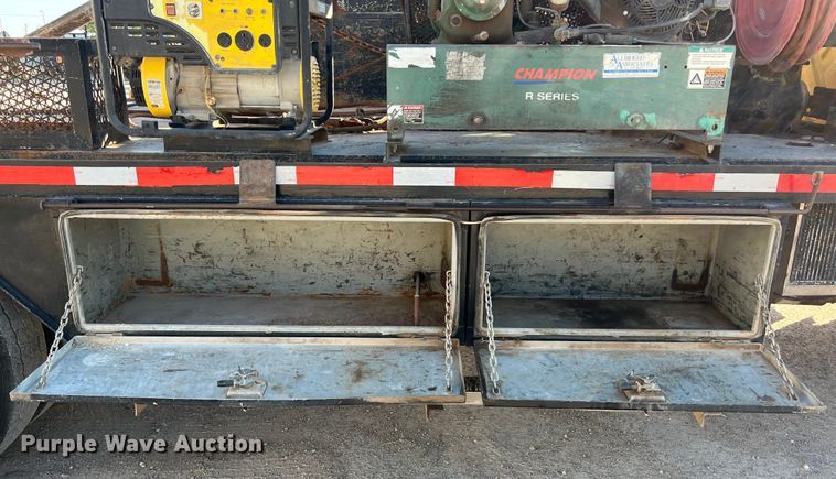 image for item DO2436 2007 International  4300 winch truck
