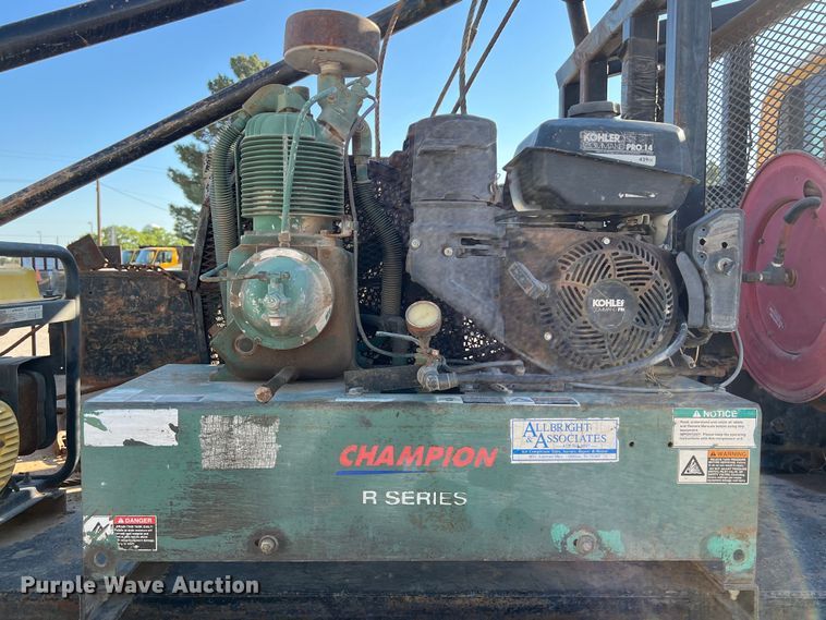 image for item DO2436 2007 International  4300 winch truck
