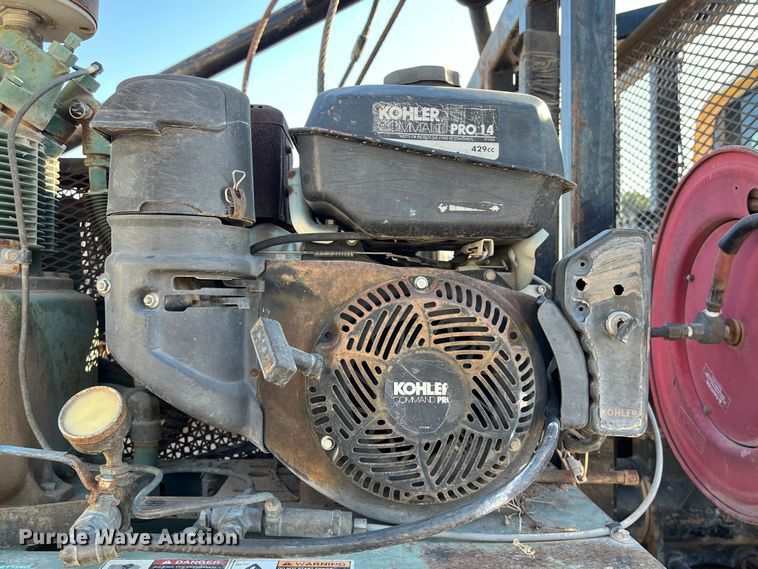 image for item DO2436 2007 International  4300 winch truck