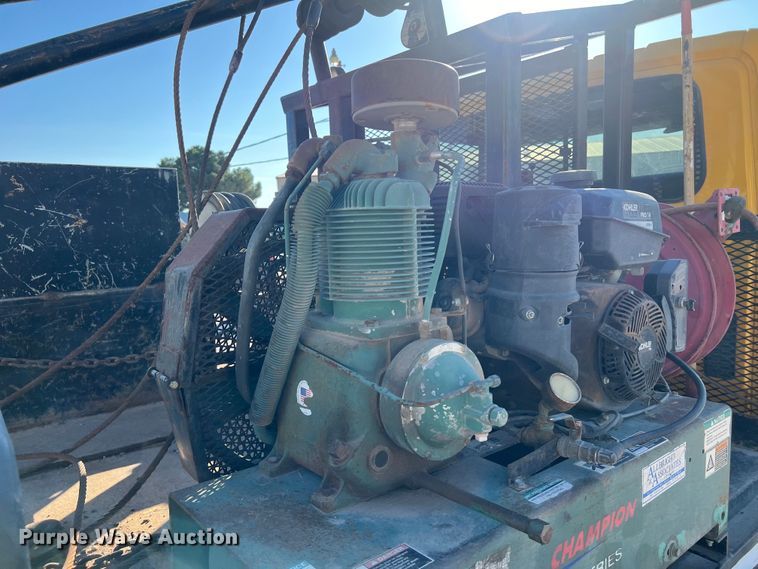 image for item DO2436 2007 International  4300 winch truck