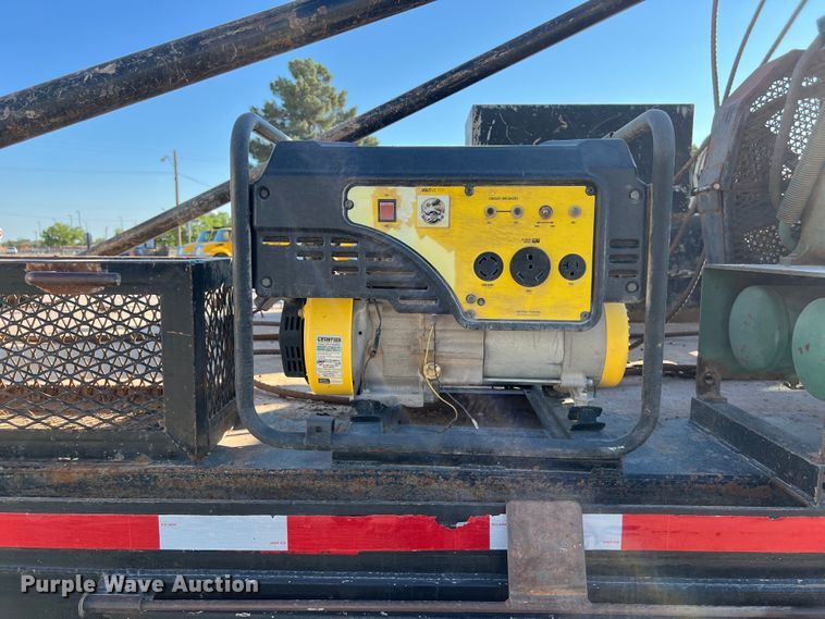 image for item DO2436 2007 International  4300 winch truck