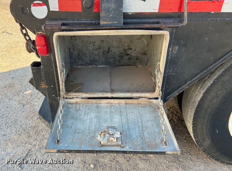 image for item DO2436 2007 International  4300 winch truck