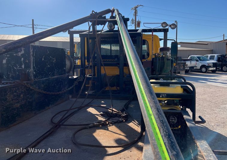 image for item DO2436 2007 International  4300 winch truck