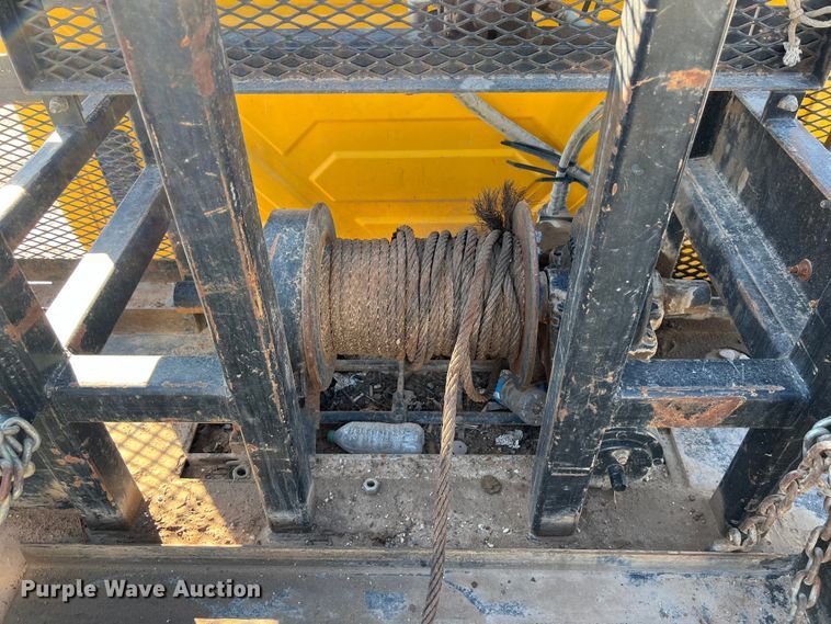 image for item DO2436 2007 International  4300 winch truck