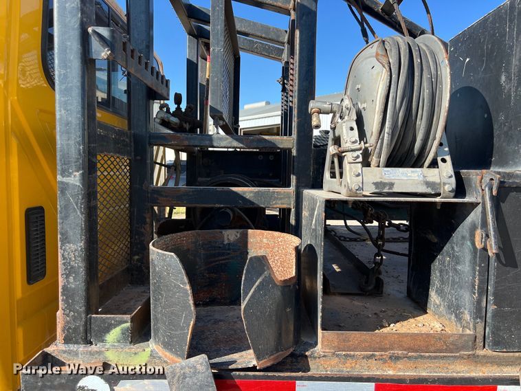 image for item DO2436 2007 International  4300 winch truck