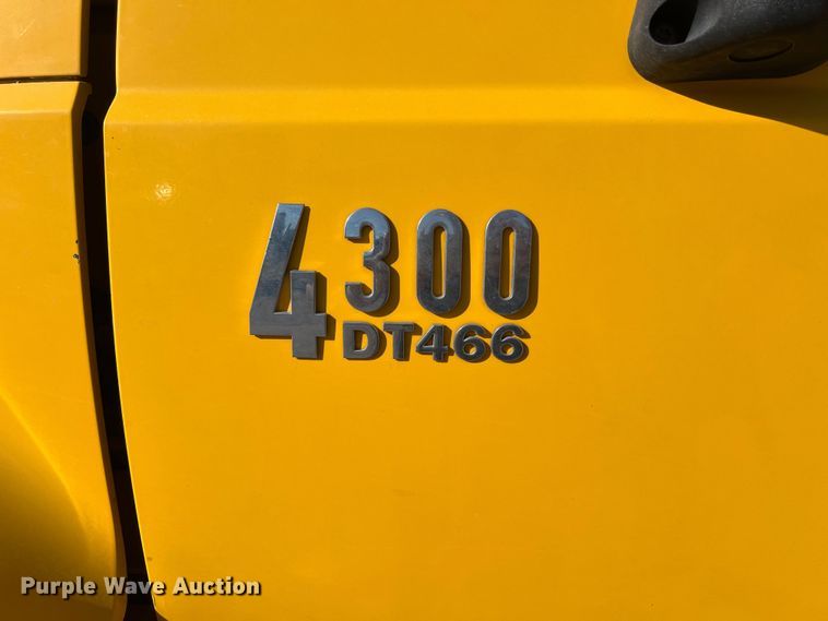 image for item DO2436 2007 International  4300 winch truck