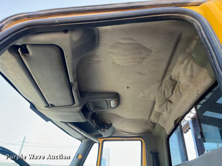 image for item DO2436 2007 International  4300 winch truck