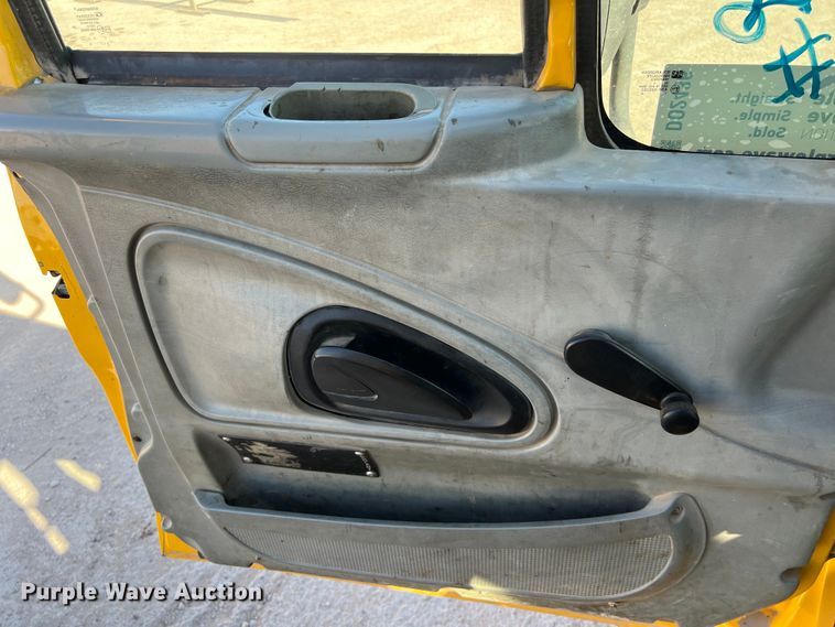 image for item DO2436 2007 International  4300 winch truck