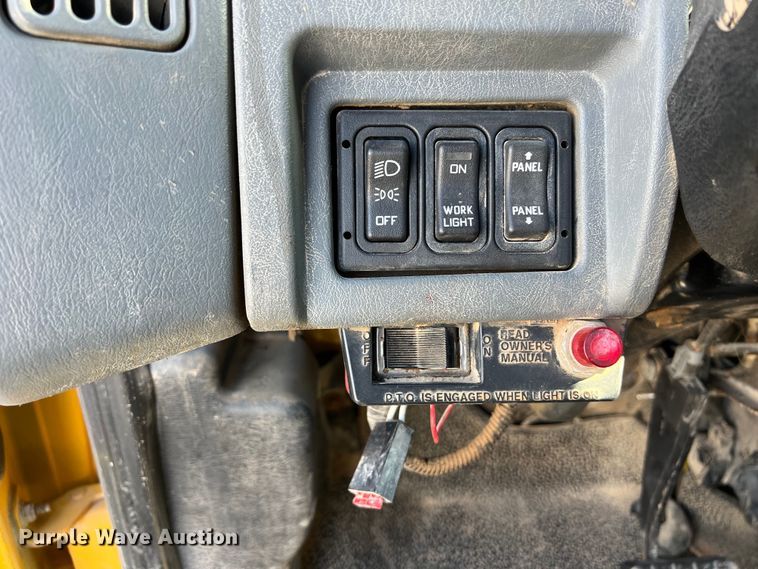 image for item DO2436 2007 International  4300 winch truck