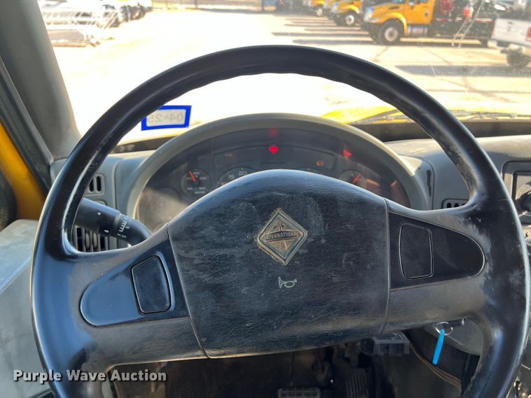 image for item DO2436 2007 International  4300 winch truck