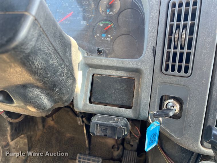 image for item DO2436 2007 International  4300 winch truck