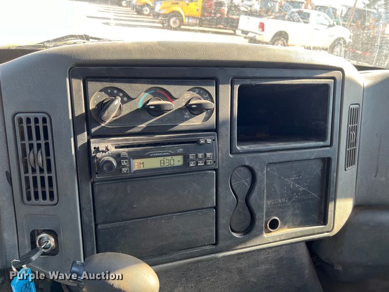 image for item DO2436 2007 International  4300 winch truck