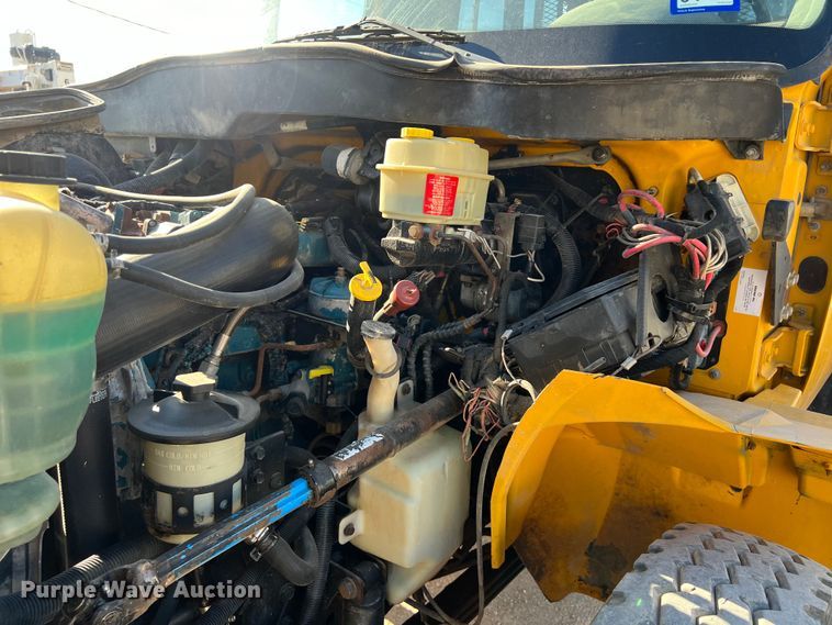 image for item DO2436 2007 International  4300 winch truck