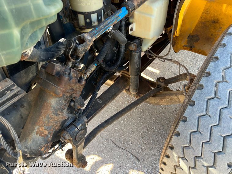 image for item DO2436 2007 International  4300 winch truck