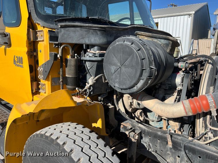 image for item DO2436 2007 International  4300 winch truck