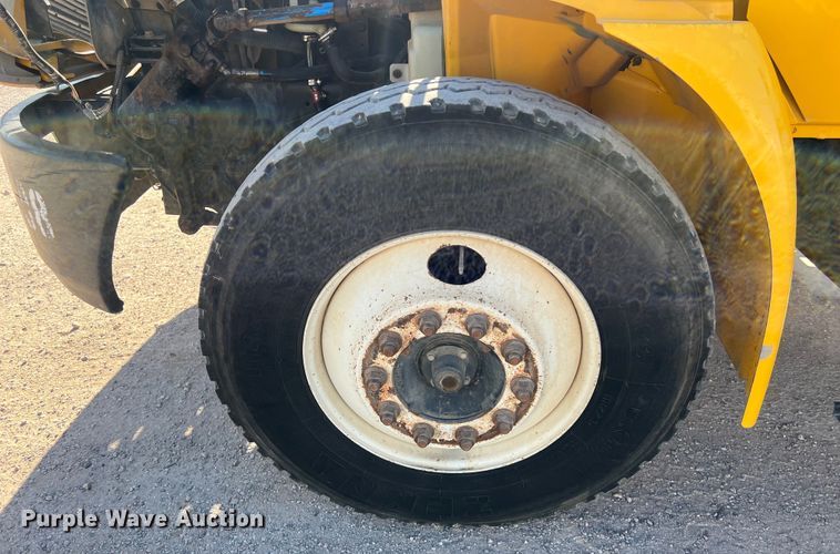 image for item DO2436 2007 International  4300 winch truck