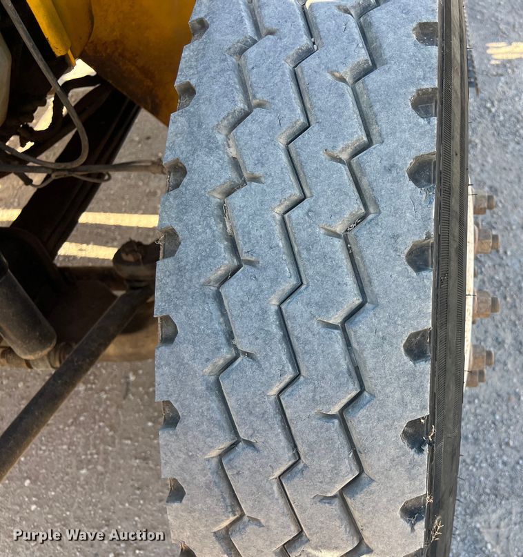 image for item DO2436 2007 International  4300 winch truck