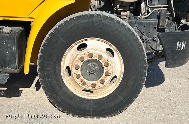 image for item DO2436 2007 International  4300 winch truck