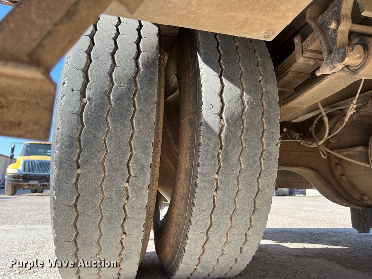 image for item DO2436 2007 International  4300 winch truck